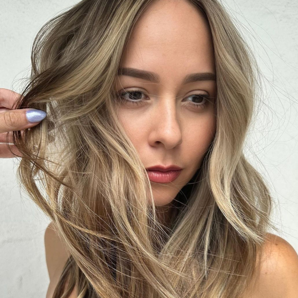 Think of it as a creative conversation that lays the foundation for a successful and satisfying hair transformation. A hair consultation is a personalized and collaborative session between you and a JP Stylist. It's an opportunity for you to communicate your hair goals, preferences, and concerns. 